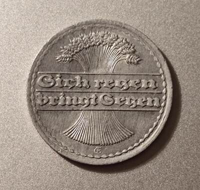 魏玛共和国时期（1921年）德国50芬尼铝币和50万马克一条的面包