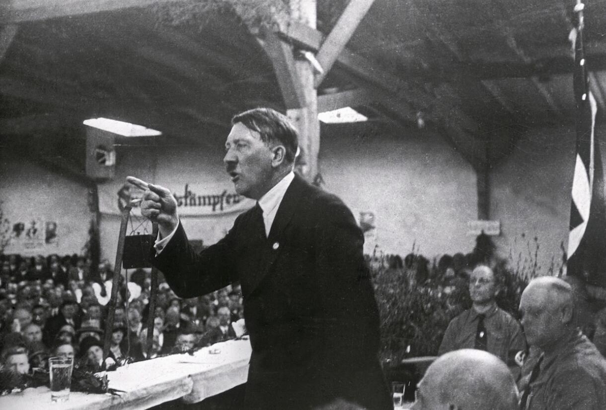 魏玛共和国时期（1921年）德国50芬尼铝币和50万马克一条的面包