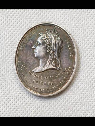 维多利亚女王登基50周年纪念银质章