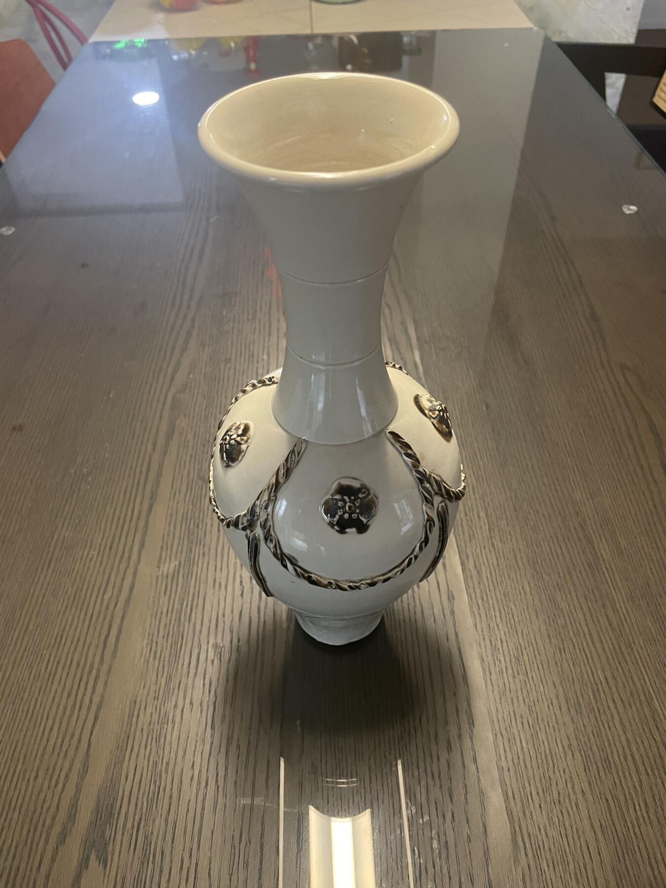 定窑白瓷瓶，年代不详。