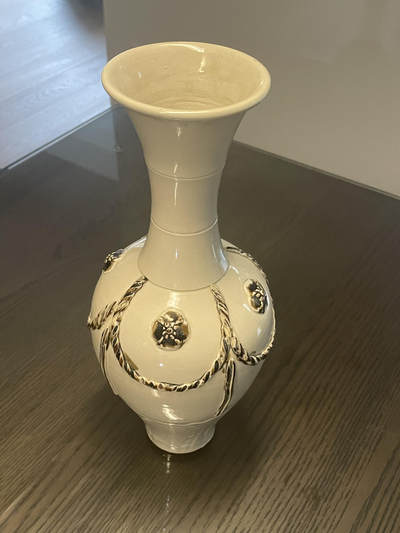 定窑白瓷瓶，年代不详。