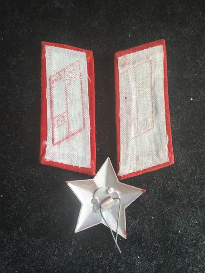 65式肩章红五星帽徽