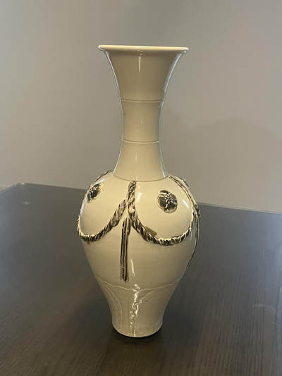 定窑白瓷瓶，年代不详。