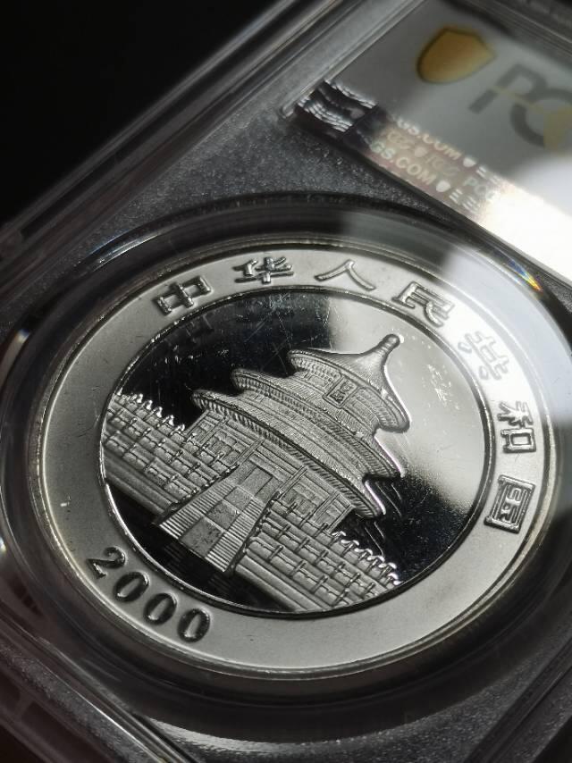 2000年熊猫银币赏析