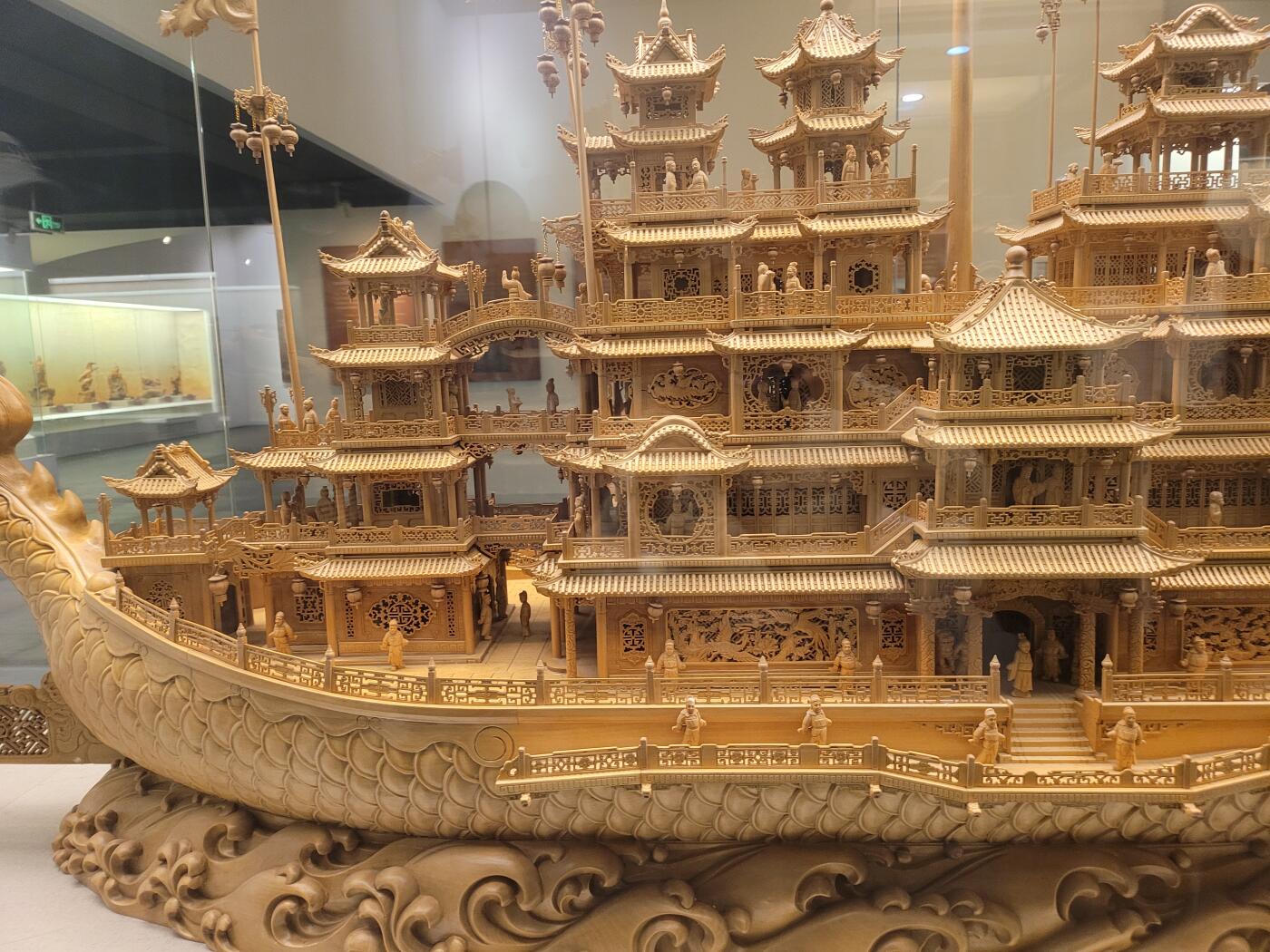 木雕龙船