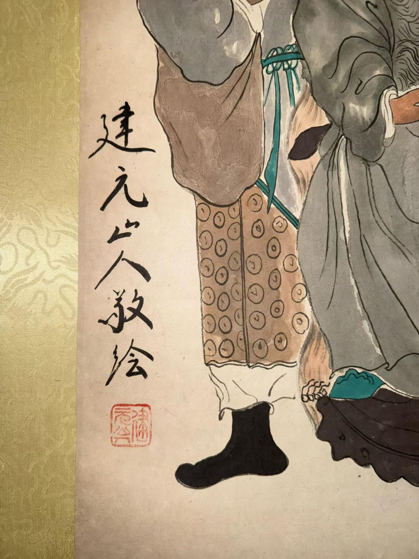 民国时期关公画像，建元山人敬绘
人物传神、气韵十足。居家供奉、店铺镇宅、送礼寓意都好。尺寸适中，品相完好67*39cm