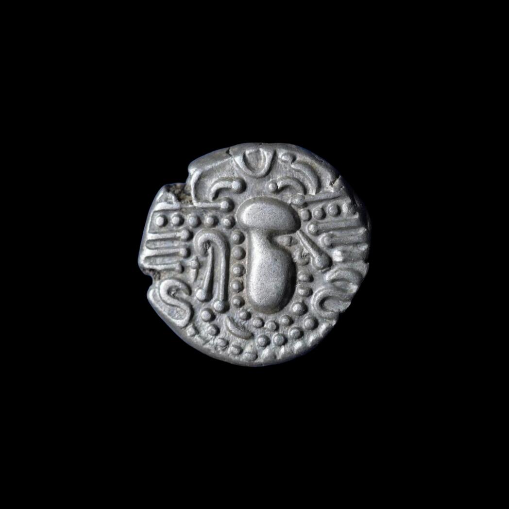 印度古吉拉特查拉健王朝仿萨珊式银币