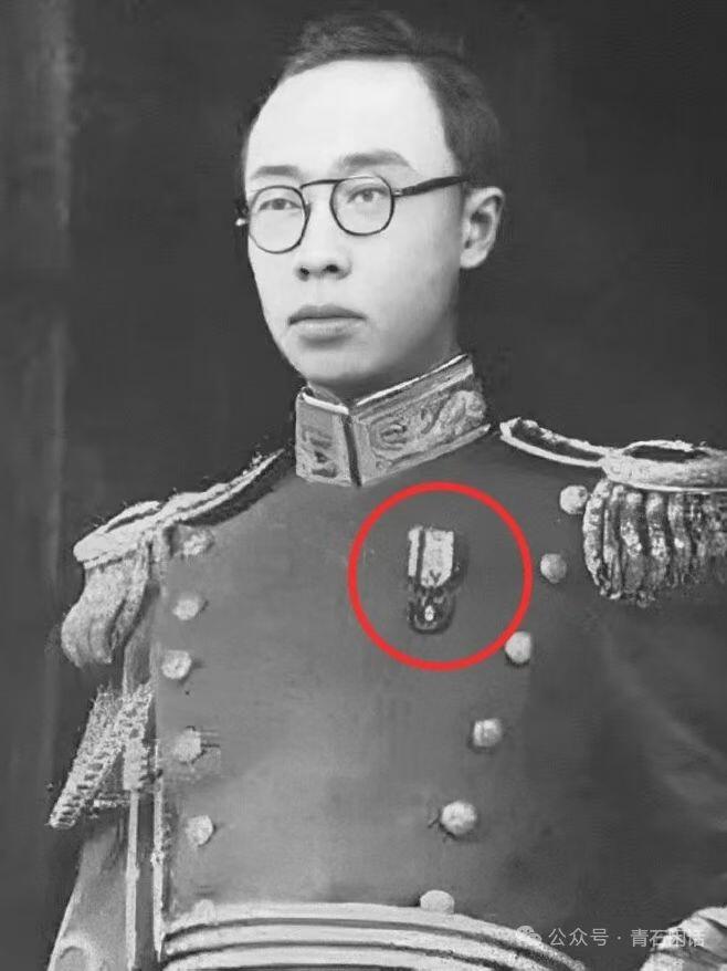 伪满建国功劳章 银质