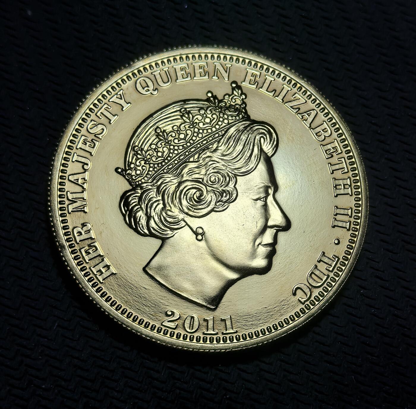 精制镀金特里斯坦-达库尼亚群岛2011 年威廉王子与凯特・米德尔顿大婚 1 克朗纪念币