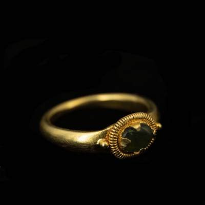 两枚高棉时期金戒指