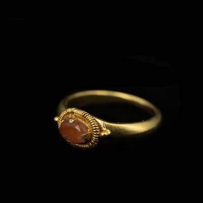 两枚高棉时期金戒指