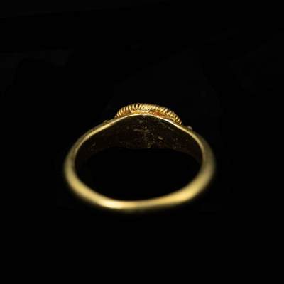 两枚高棉时期金戒指