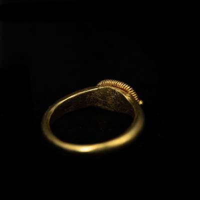 两枚高棉时期金戒指