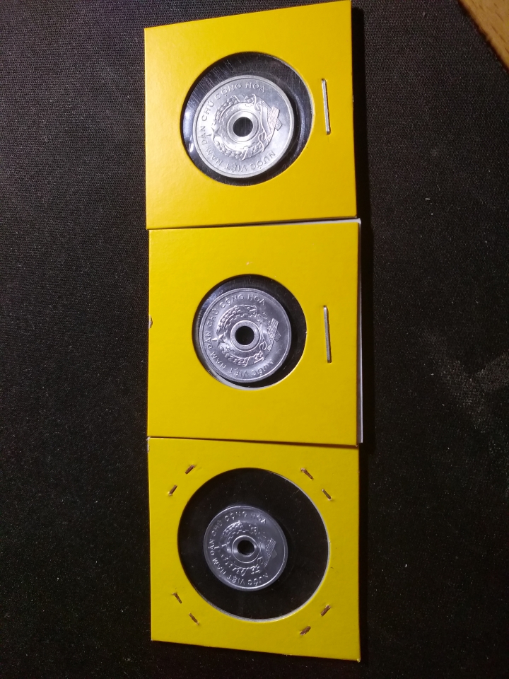 "鲸贝乐淘"第黄号拍卖十件 1958年越南硬币套，三枚