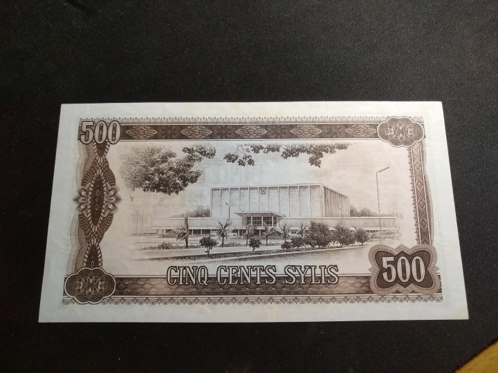 "鲸贝乐淘"第黄号拍卖十件 1980年几内亚500元，铁托像