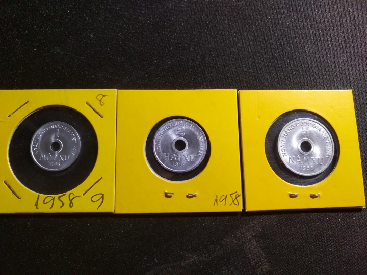 "鲸贝乐淘"第黄号拍卖十件 1958年越南硬币套，三枚