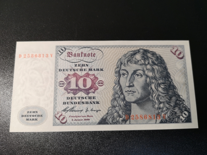 《外钞收藏家》第五十八期拍卖 1960年10西德马克 有一道压痕 品相参考测光