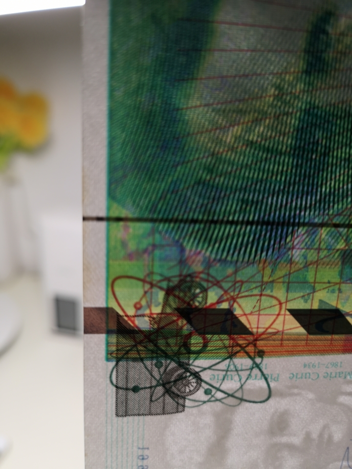 《外钞收藏家》第五十八期拍卖 法国末版500、200法郎  au品相 500边上一点黄  其他状态良好