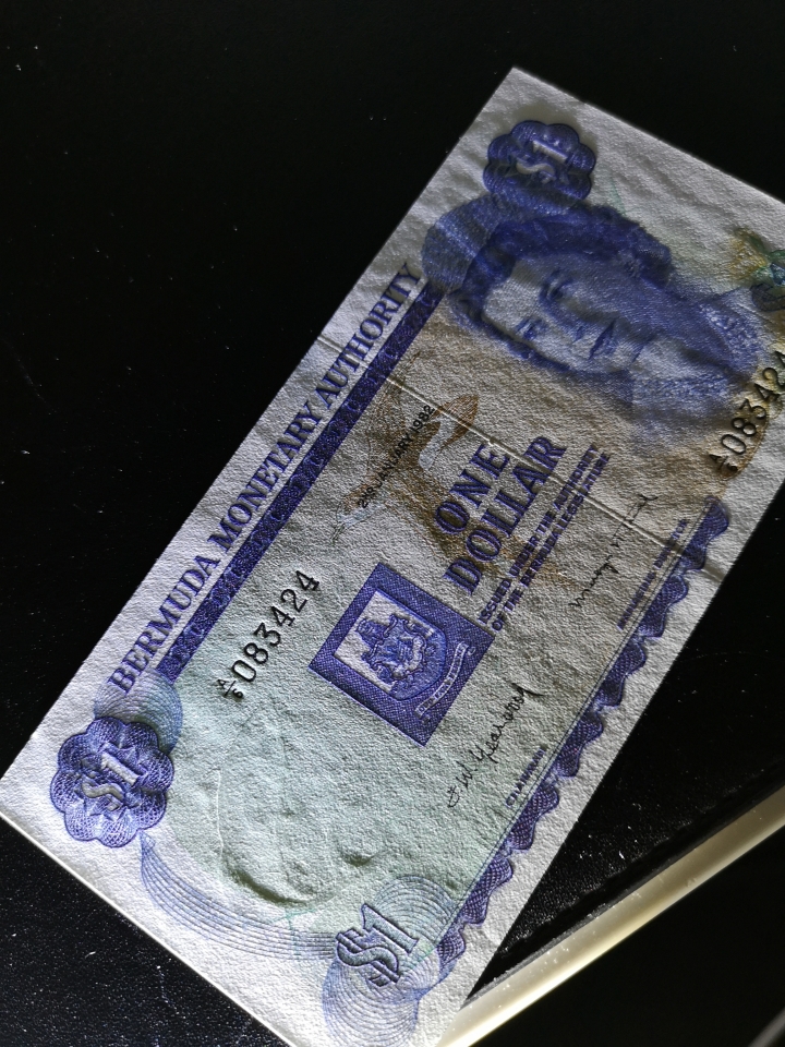 《外钞收藏家》第五十八期拍卖 百慕大1982年1元 精美女王钞  全新unc