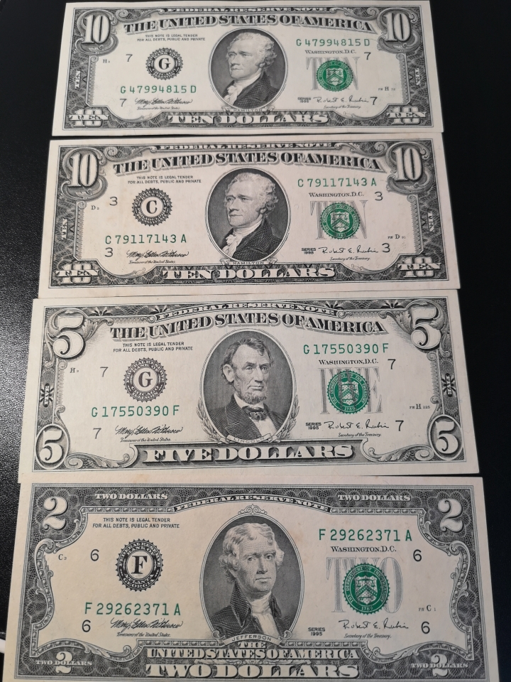 《外钞收藏家》第五十八期拍卖 小头美元四张 品相xf-au  参考图片