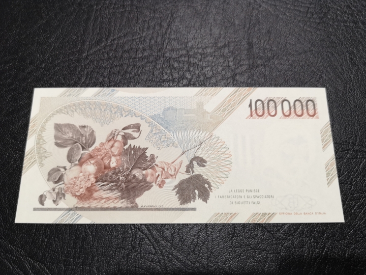 《外钞收藏家》第五十八期拍卖 意大利1983年100000  边上有折 上期漏标 重拍 au+品相