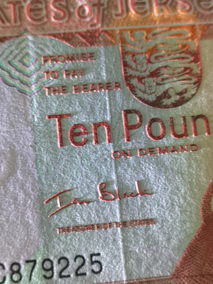 《外钞收藏家》第五十八期拍卖 泽西10镑 背面非常精美的一张  全新unc
