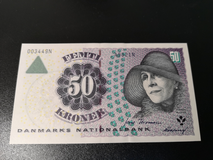 《外钞收藏家》第五十八期拍卖 丹麦浮雕初版50克朗  全新unc