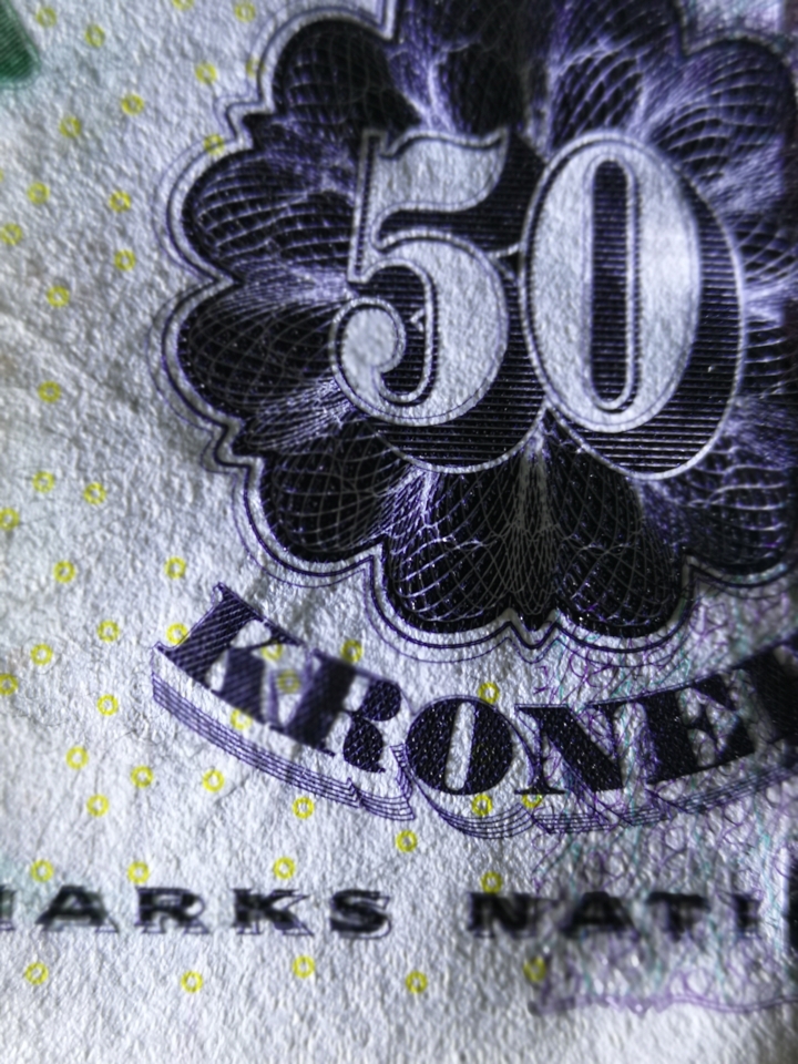 《外钞收藏家》第五十八期拍卖 丹麦浮雕初版50克朗  全新unc