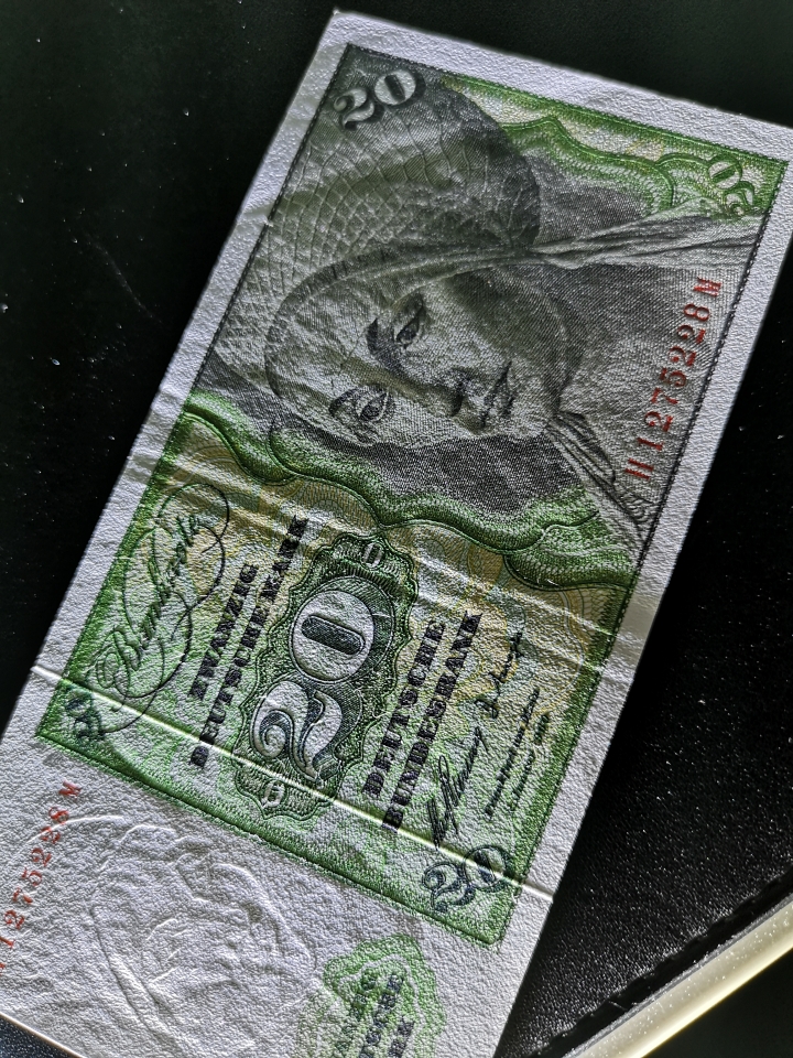 《外钞收藏家》第五十八期拍卖 1960年西德20马克   有中折和角折  参考测光 au