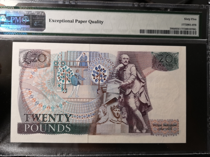 《外钞收藏家》第五十八期拍卖 英国D序列20镑 女王水印 pmg64  自习看有个黄斑