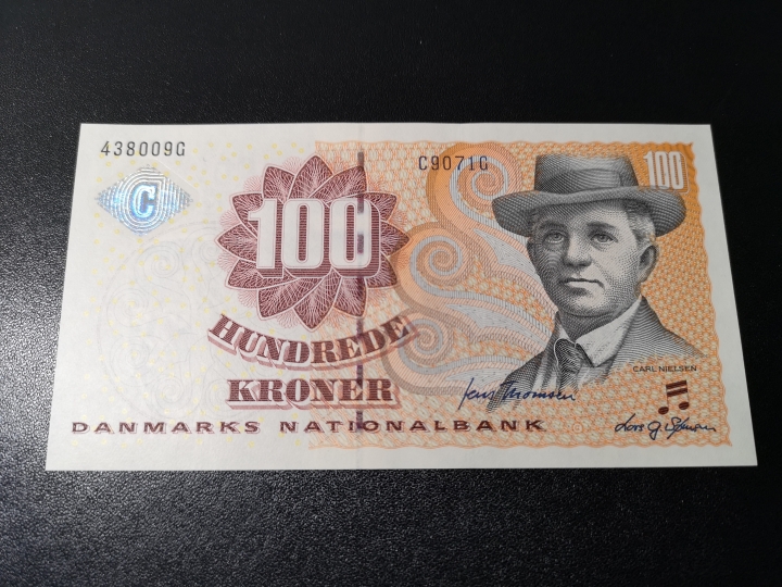 《外钞收藏家》第五十八期拍卖 丹麦浮雕版  再版100克朗 全新unc