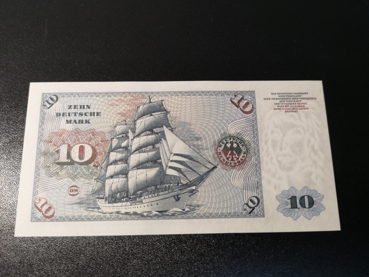 《外钞收藏家》第五十八期拍卖 1960年10西德马克 有一道压痕 品相参考测光