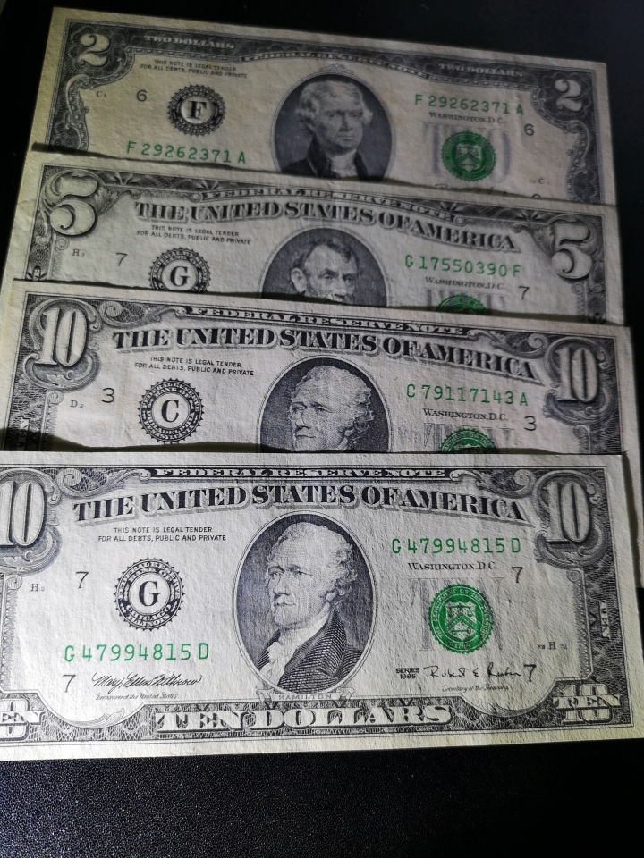 《外钞收藏家》第五十八期拍卖 小头美元四张 品相xf-au  参考图片