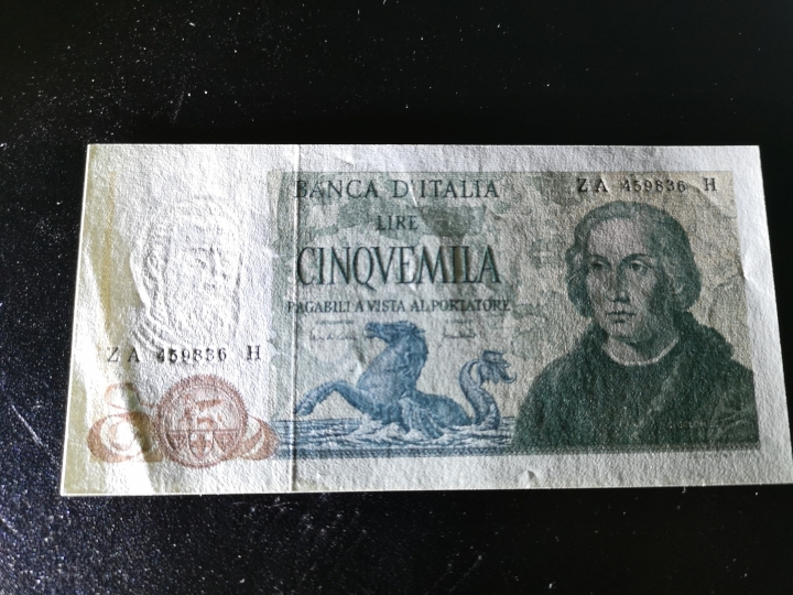 《外钞收藏家》第五十八期拍卖 1971年意大利5000哥伦布 一角有折 au品相