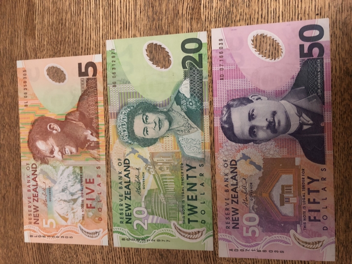 收藏联盟第六十四期拍卖 新西兰塑料钞流通品三张合计75新元