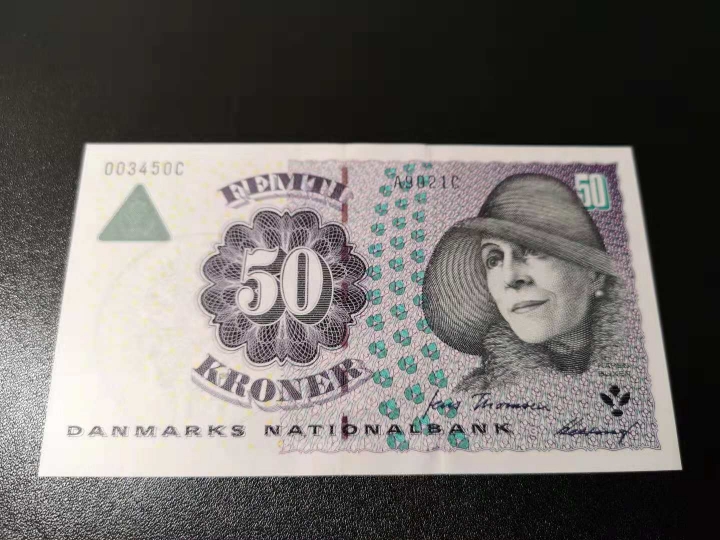 《外钞收藏家》第五十九期拍卖 丹麦浮雕版 50克朗 初版  全新unc
