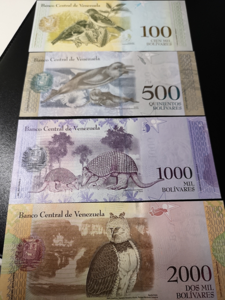 《外钞收藏家》第五十九期拍卖 委内瑞拉2套纸币 共13张 全新unc