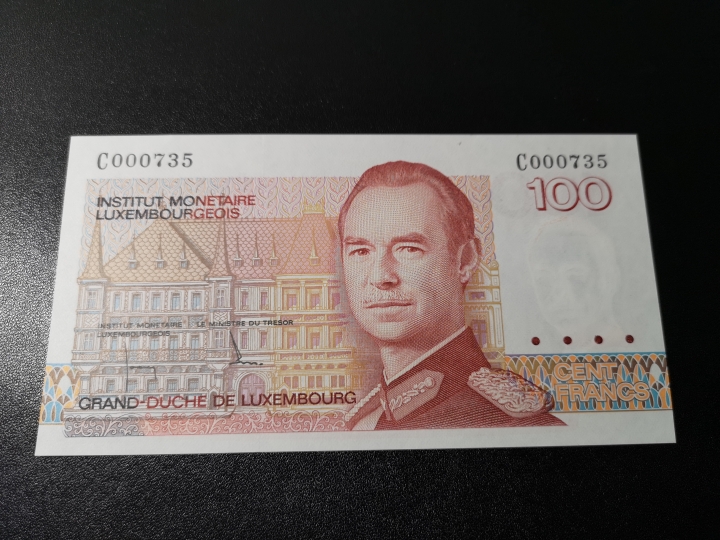 《外钞收藏家》第五十九期拍卖 1980年卢森堡 100   全新unc   735小号