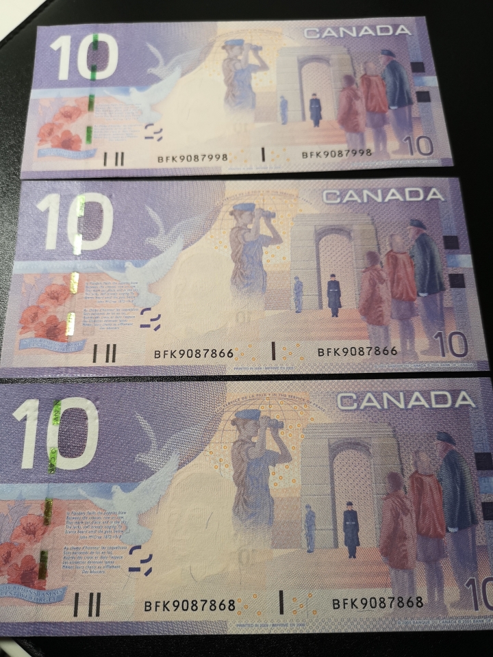 《外钞收藏家》第五十九期拍卖 2005加拿大旅版10元  好号三张  全新unc