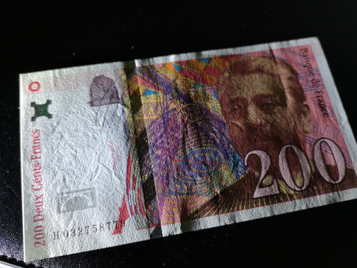 《外钞收藏家》第五十九期拍卖 末版法郎200 有折 au品相