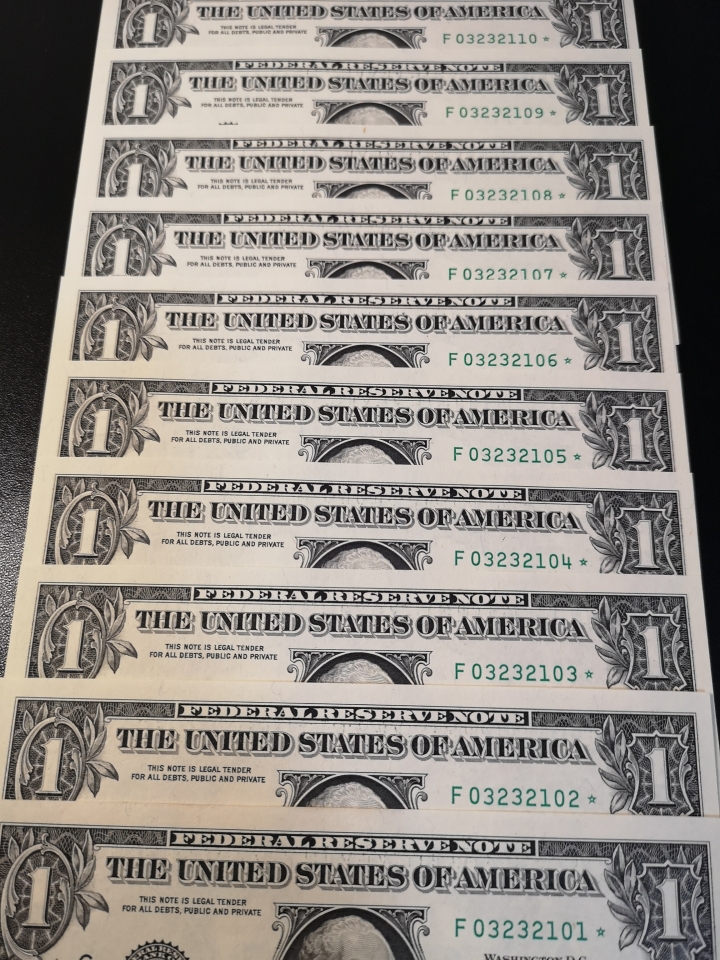 《外钞收藏家》第五十九期拍卖 一美元补号标10  全新unc