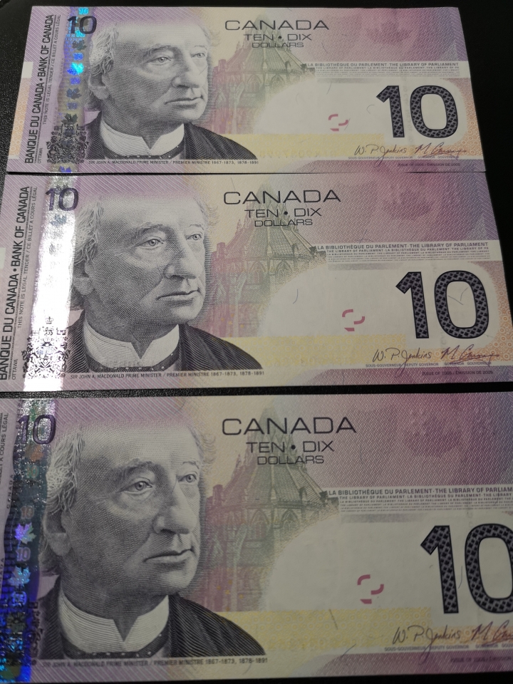 《外钞收藏家》第五十九期拍卖 2005加拿大旅版10元  好号三张  全新unc