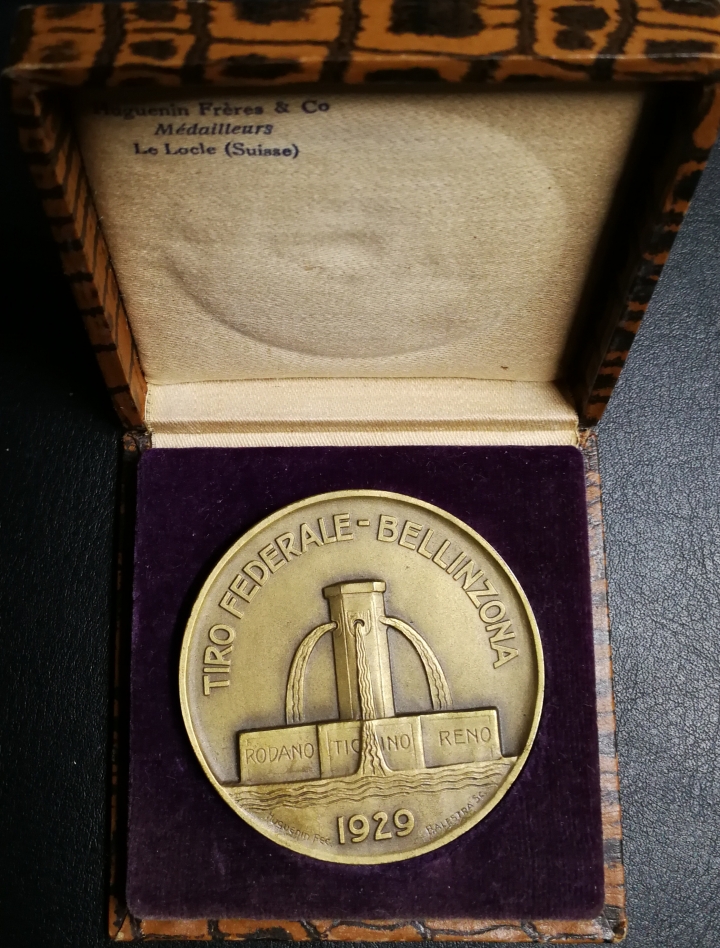 凡希社世界钱币微拍第六十九期 1929瑞士贝林佐纳邦狩猎节铜章带原盒