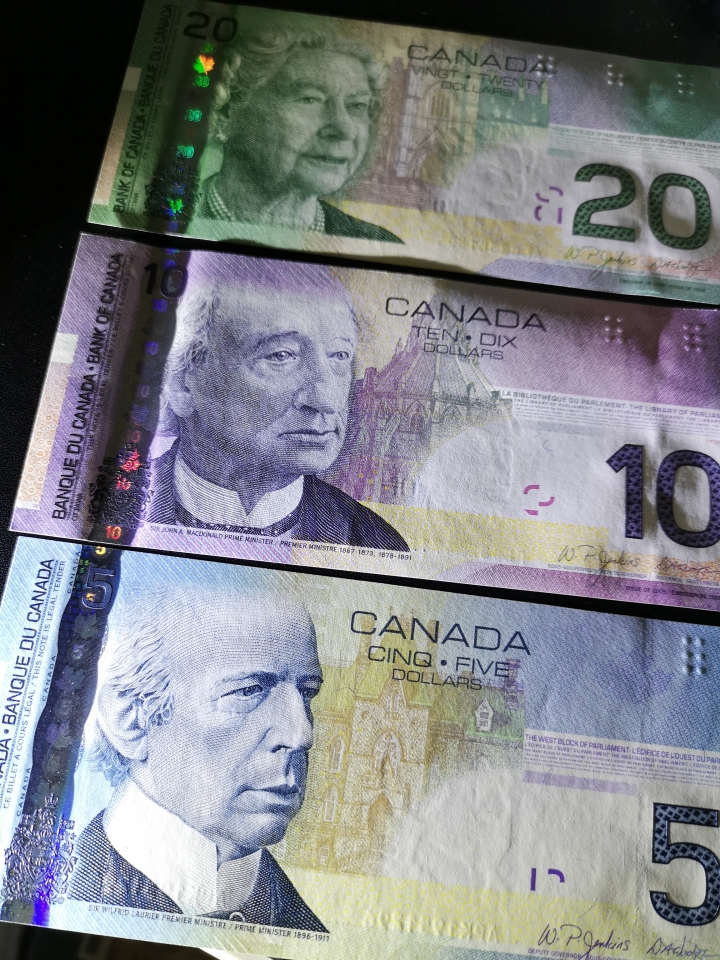 外钞收藏家第六十期拍卖 加拿大旅版 20、10、5三张  全新unc