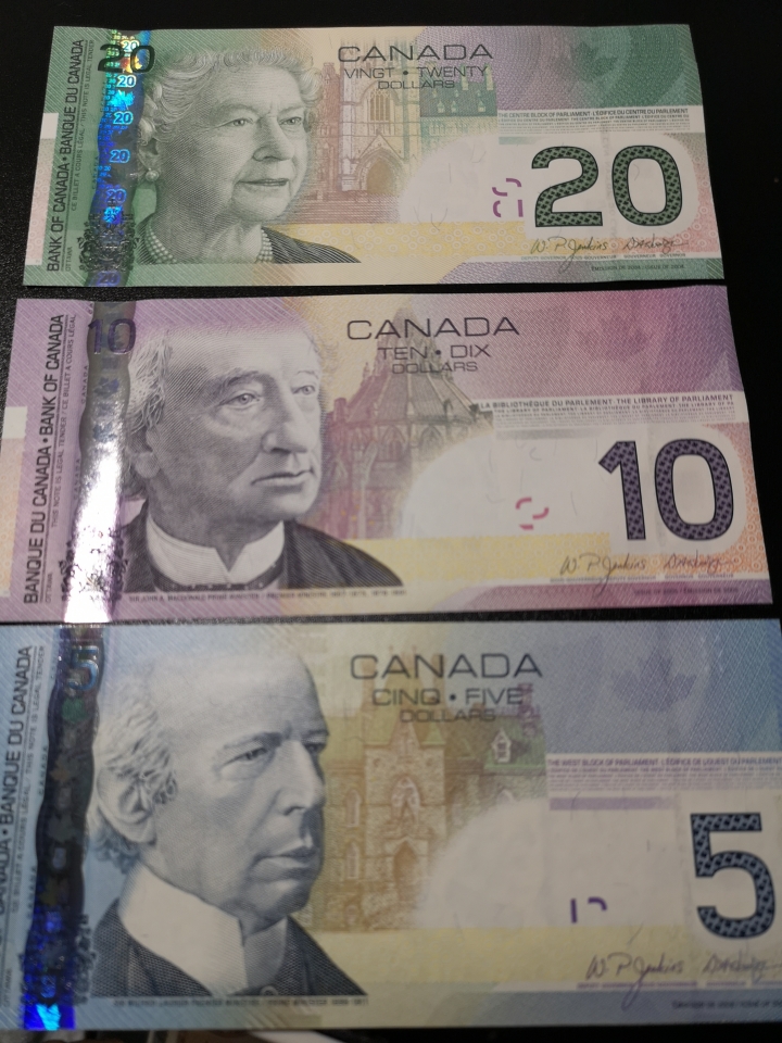 外钞收藏家第六十期拍卖 加拿大旅版 20、10、5三张  全新unc