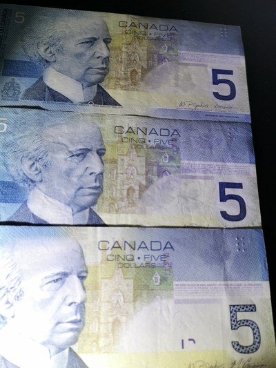 外钞收藏家第六十期拍卖 - 加拿大旅版5元 三张 au品相 