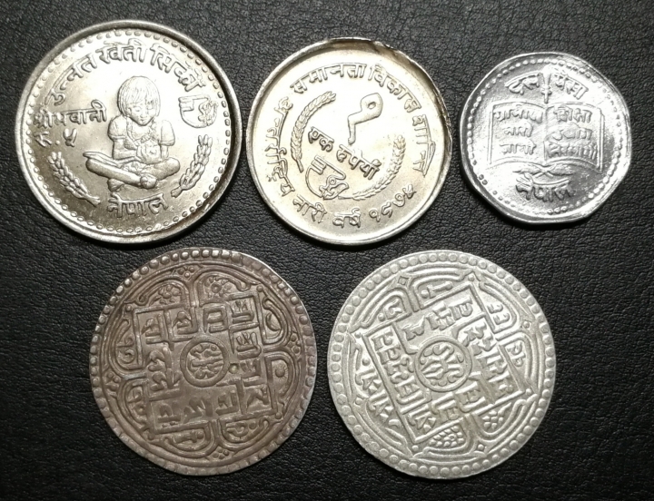 凡希社世界钱币微拍第七十期 尼泊尔茂哈银一对+现代币三枚