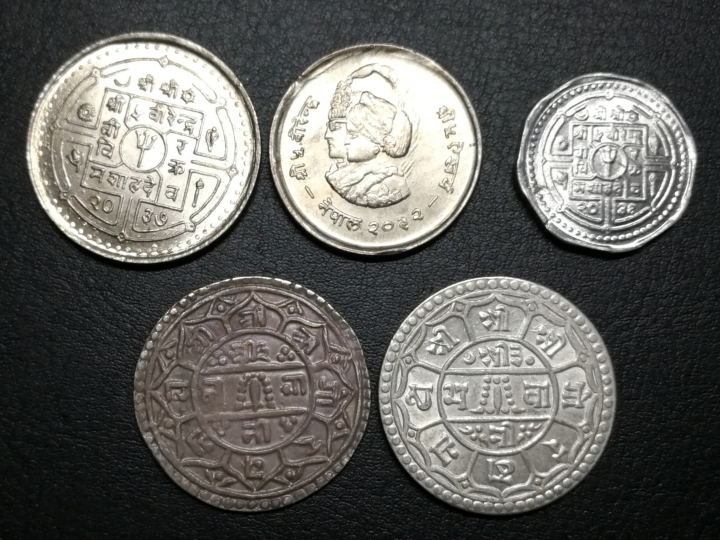 凡希社世界钱币微拍第七十期 尼泊尔茂哈银一对+现代币三枚
