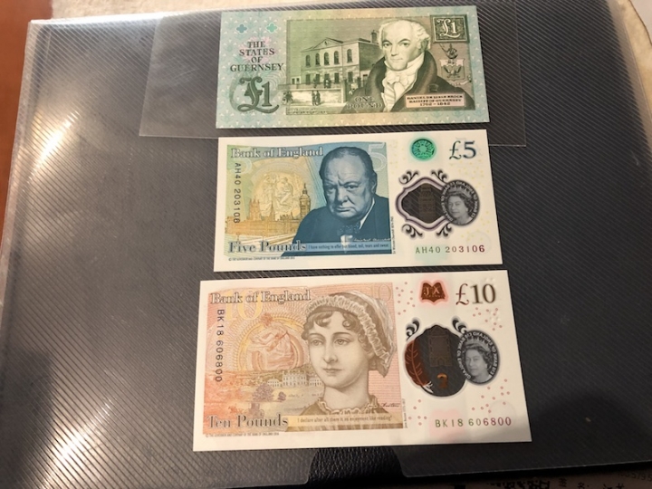 收藏联盟第六十九期拍卖裸钞场 英国新版塑料钞两张5+10镑，根西纸币1镑 UNC三张