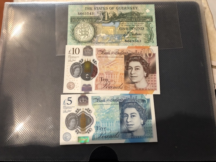 收藏联盟第六十九期拍卖裸钞场 英国新版塑料钞两张5+10镑，根西纸币1镑 UNC三张